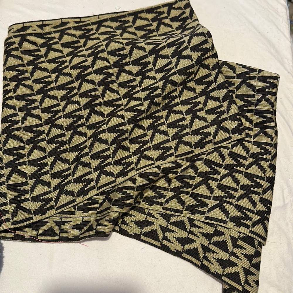 BRAND NEW Micheal kors scarf